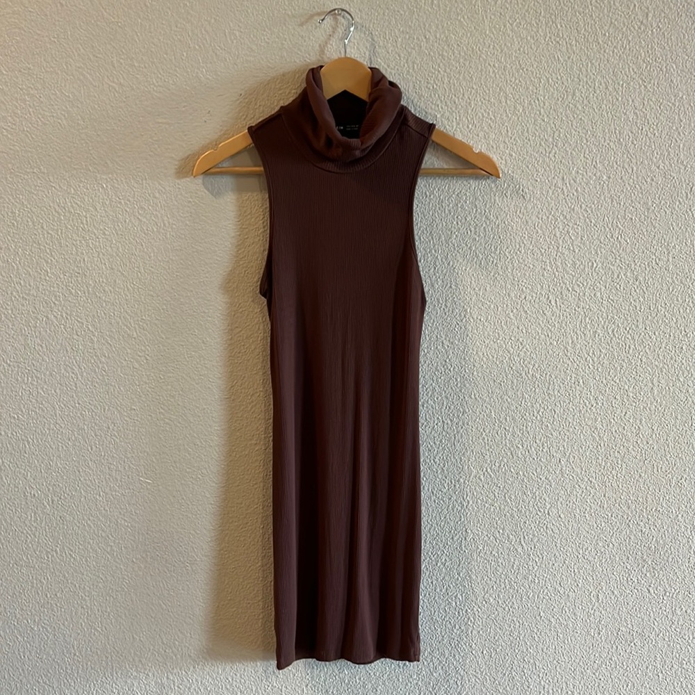 Short sleeve turtle neck stretchy dress